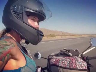 Felicity feline motorcycle seductress езда aprilia в сутиен