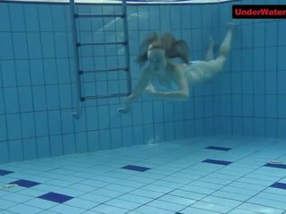Bouncing Booty in a Underwater mov