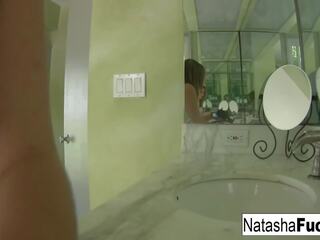 Natasha changes at washes kanya paa, Libre x sa turing film 22