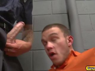Prigione gay sesso a quattro pompino e anale cazzo