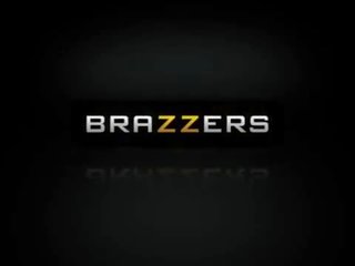 Brazzers - बेबी मिला बूब्स - the liar, the होर और the wardrobe दृश्य अभिनीत अलिया hadid और s