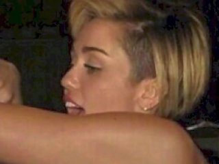 Miley cyrus a seno nudo: 